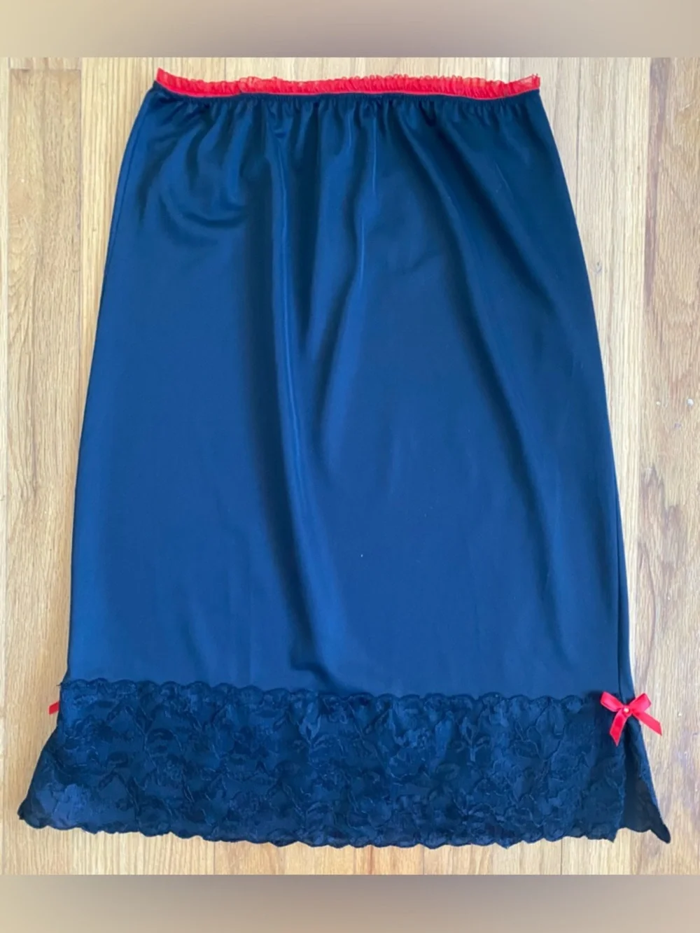 Vintage 60s Embellished Nylon Half Slip *Medium* BLACK Red Side Split Lace Slip - Picture 4 of 5